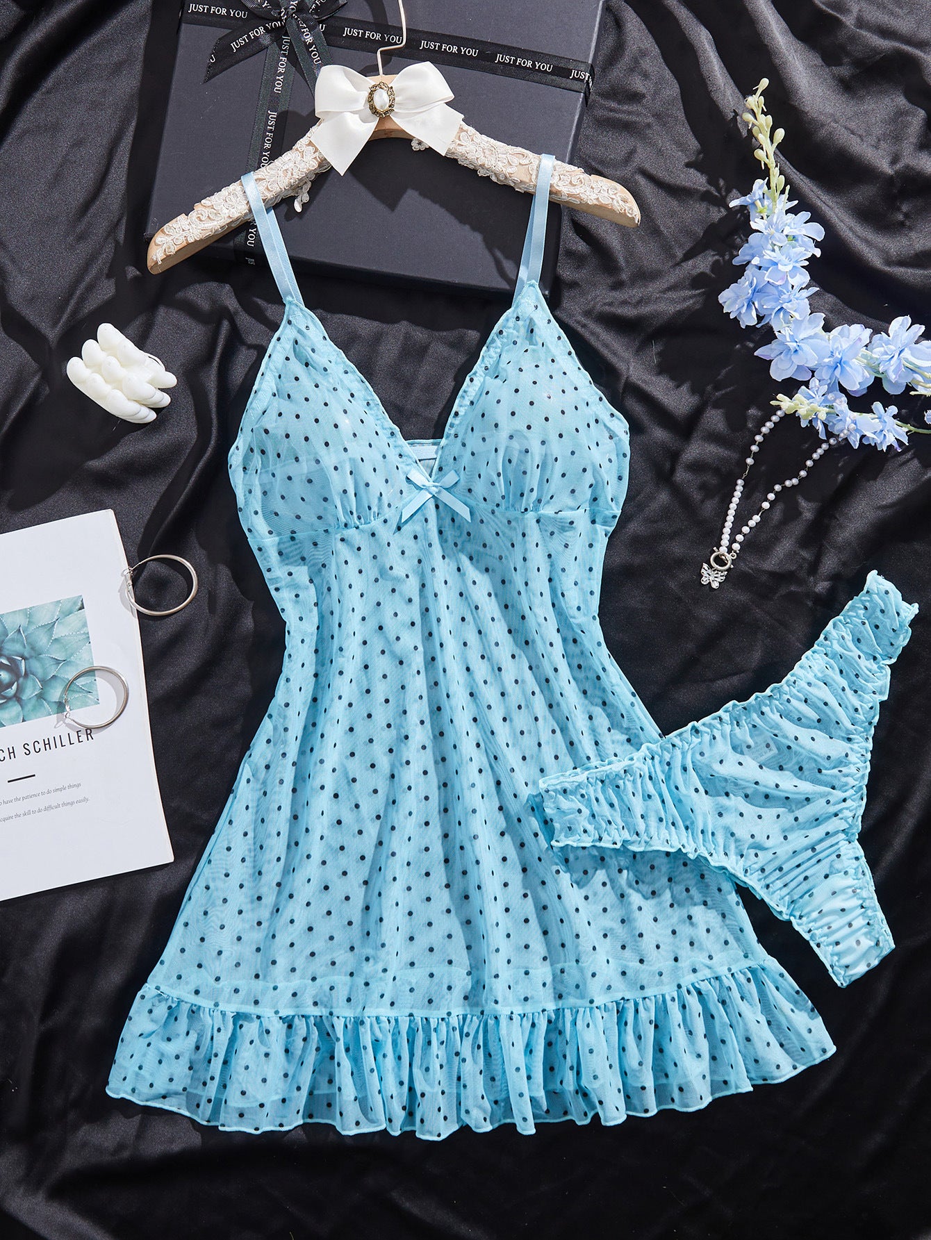 Set donjeg rublja babydoll od mrežice s točkicama, s naramenicama, V-izrezom i valovitom rubnom linijom, tijesna haljina koja prianja uz tijelo, ženska prozirna haljina s uzorkom leptira i prekriženim vezicama