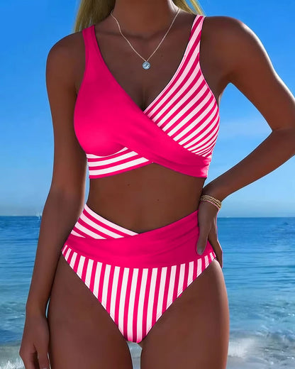 Bikini s križnim prugama