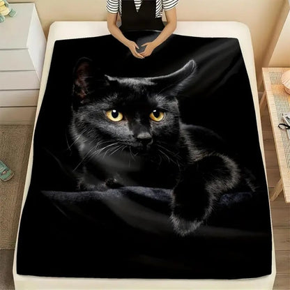 Сладко фланелено одеяло с модел на черна котка