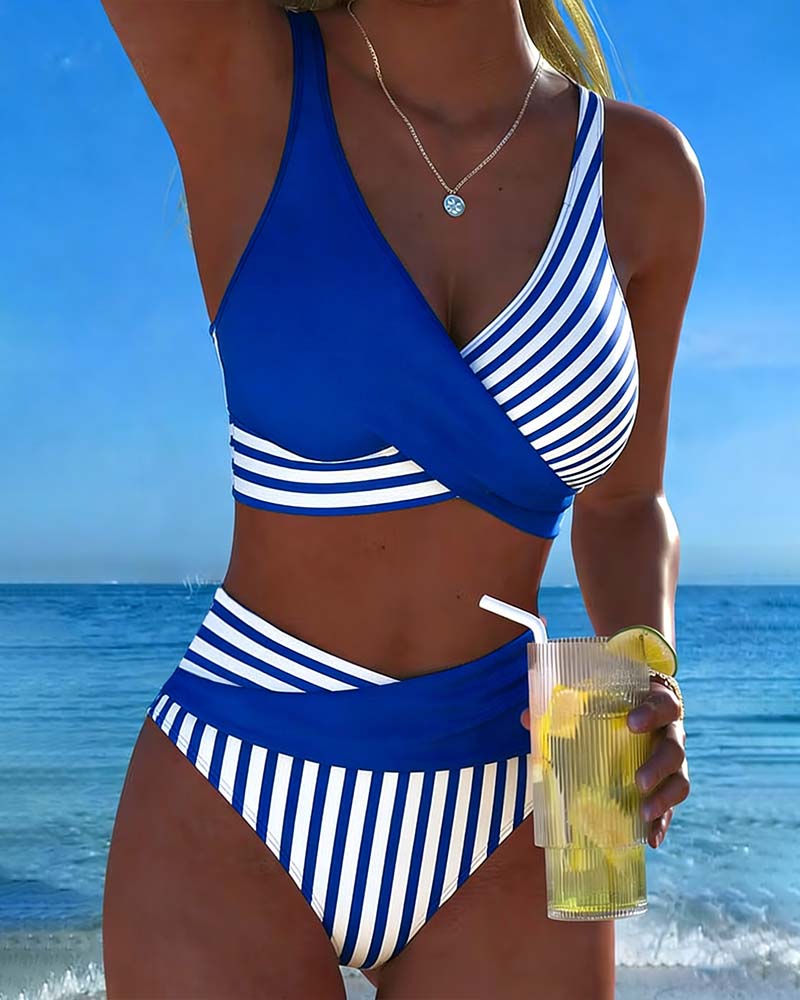 Bikini s križnim prugama