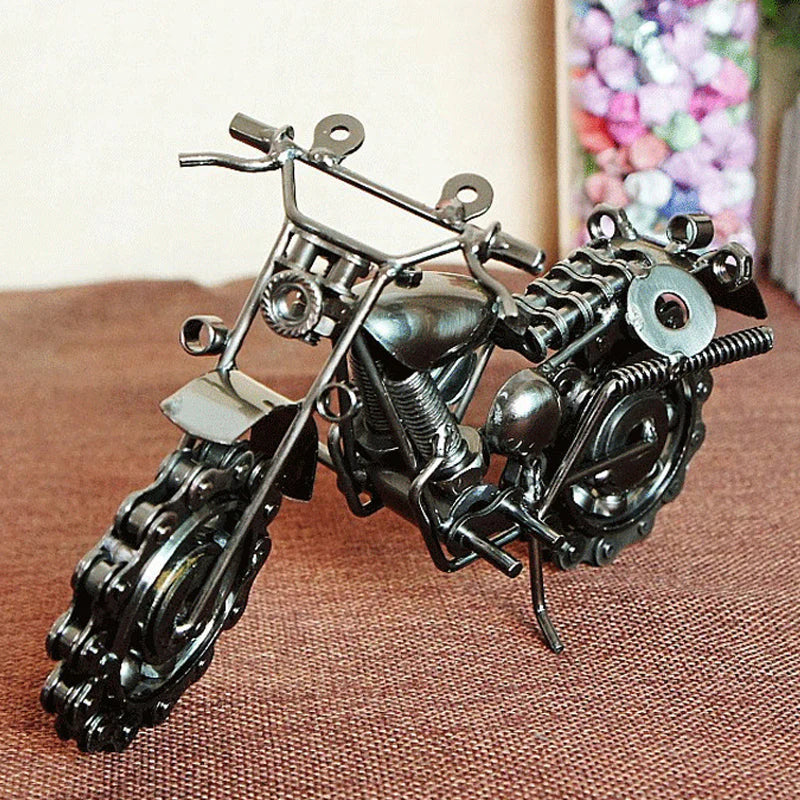 Ručno izrađen model željeznog motocikla
