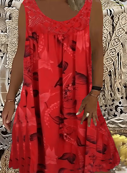 Elegantna maksi haljina za žene većih veličina s okruglim izrezom, bez rukava, čipkom, nabranim uzorkom i patchwork uzorkom.