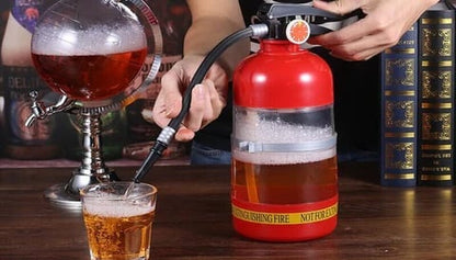 Popularna kanta za pivo u obliku aparata za gašenje požara - sustav za ručno prešanje piva u bačvi - idealno za javna gledanja i nogometne zabave 🍻⚽
